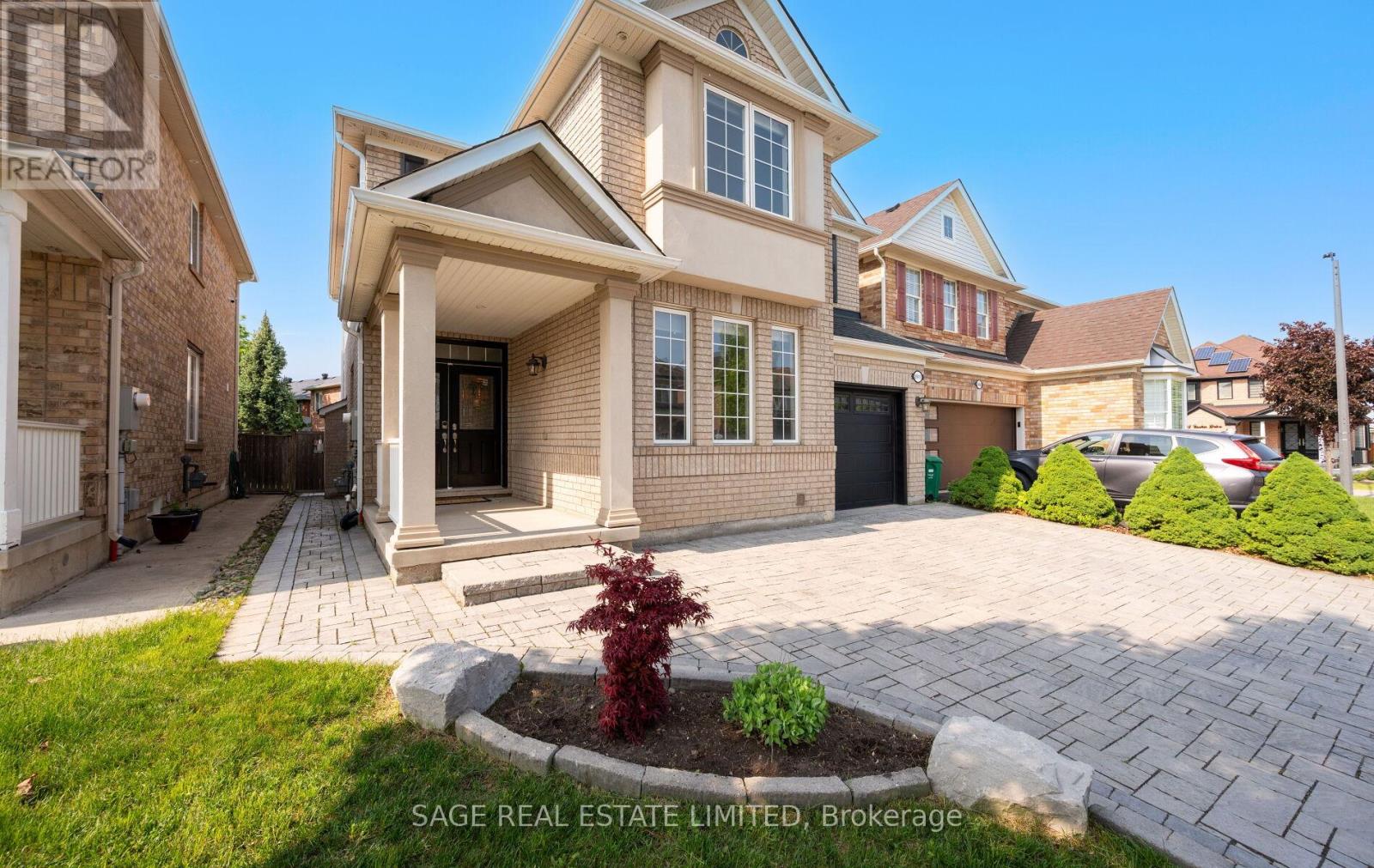 3911 Rosanna Drive, Mississauga, Ontario  L5M 7Y2 - Photo 3 - W12195777