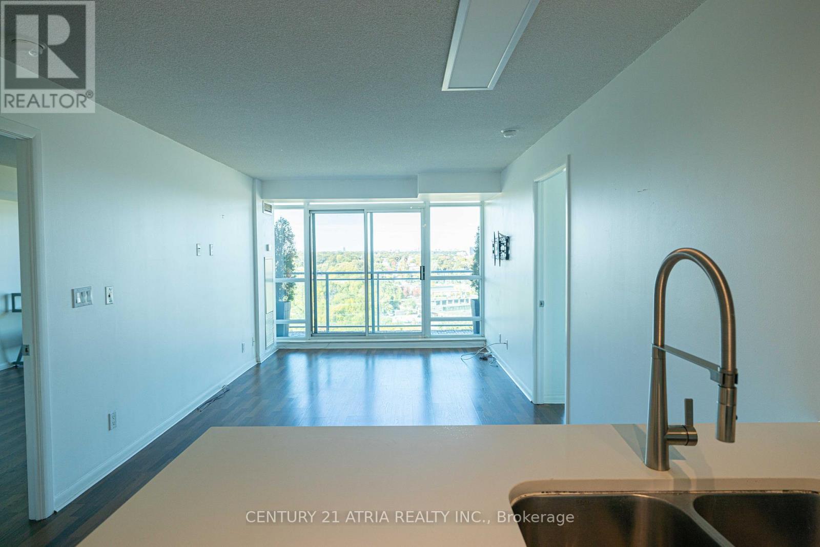1704 - 185 Legion Road, Toronto, Ontario  M8Y 0A1 - Photo 2 - W12195804
