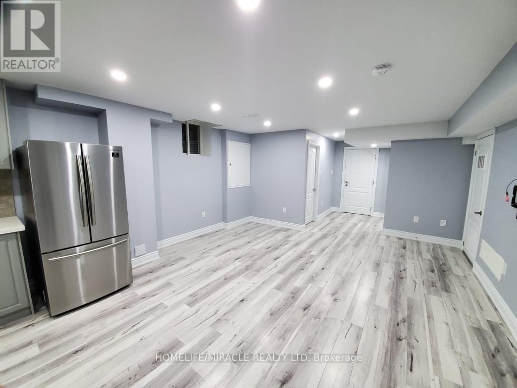 90 Yardley Crescent, Brampton, Ontario  L6X 5L8 - Photo 4 - W12195812