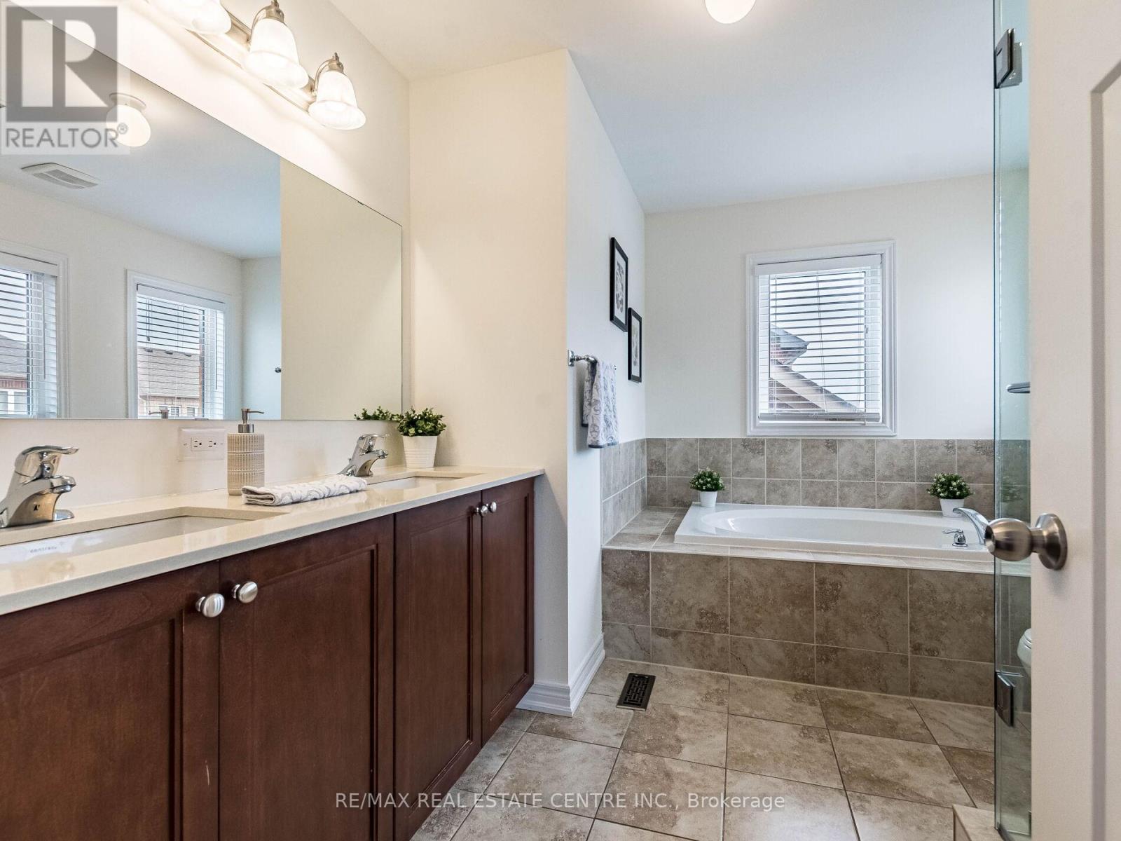 72 Mcechearn Crescent, Caledon, Ontario  L7C 3Y2 - Photo 25 - W12195828