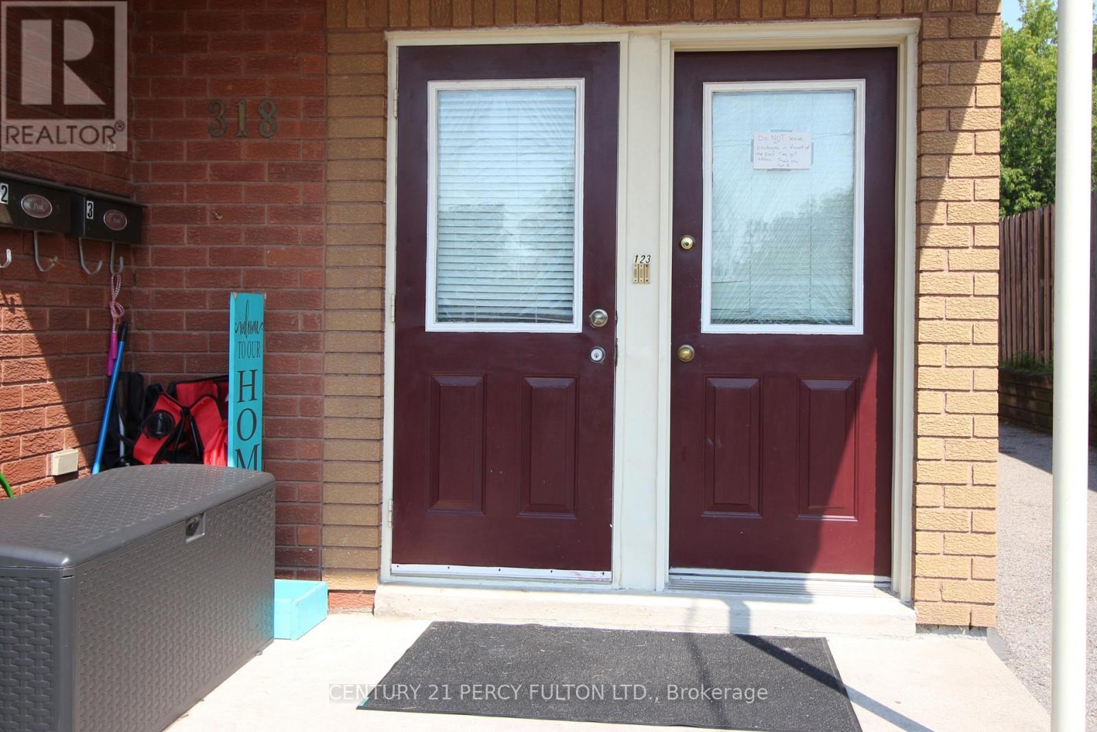 318 College Avenue, Oshawa, Ontario  L1J 1S1 - Photo 2 - E12195895