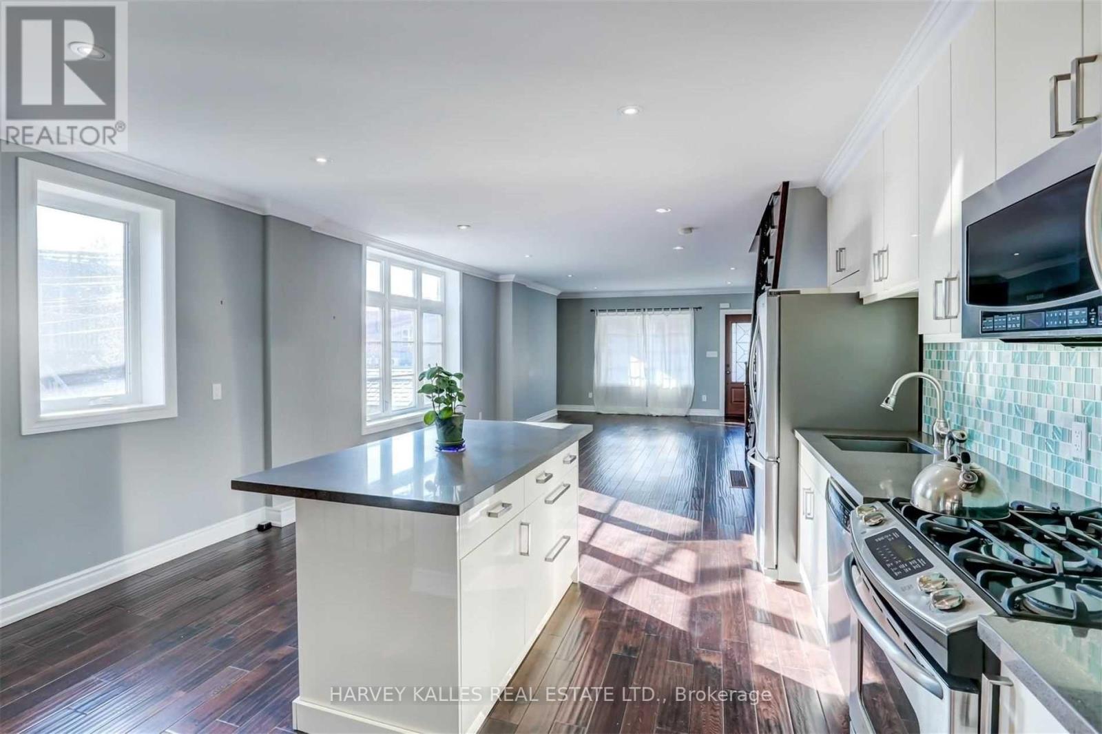 58 Sandford Avenue, Toronto (South Riverdale), Ontario  M4L 2E7 - Photo 10 - E12195956