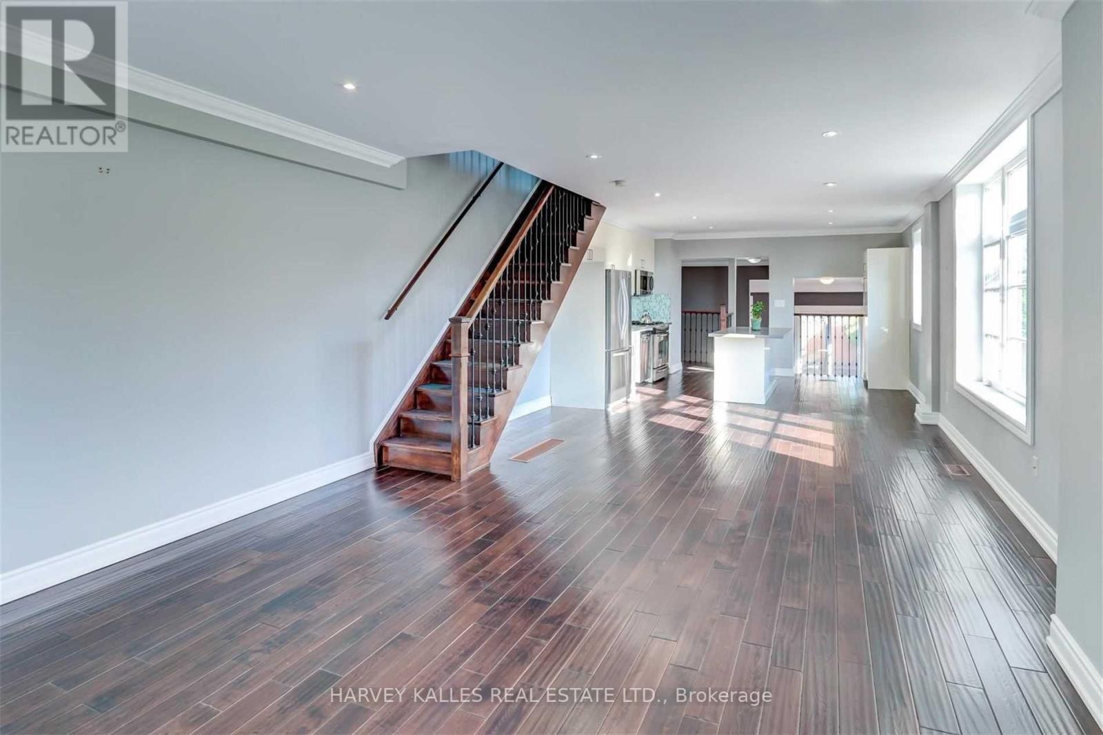 58 Sandford Avenue, Toronto (South Riverdale), Ontario  M4L 2E7 - Photo 4 - E12195956