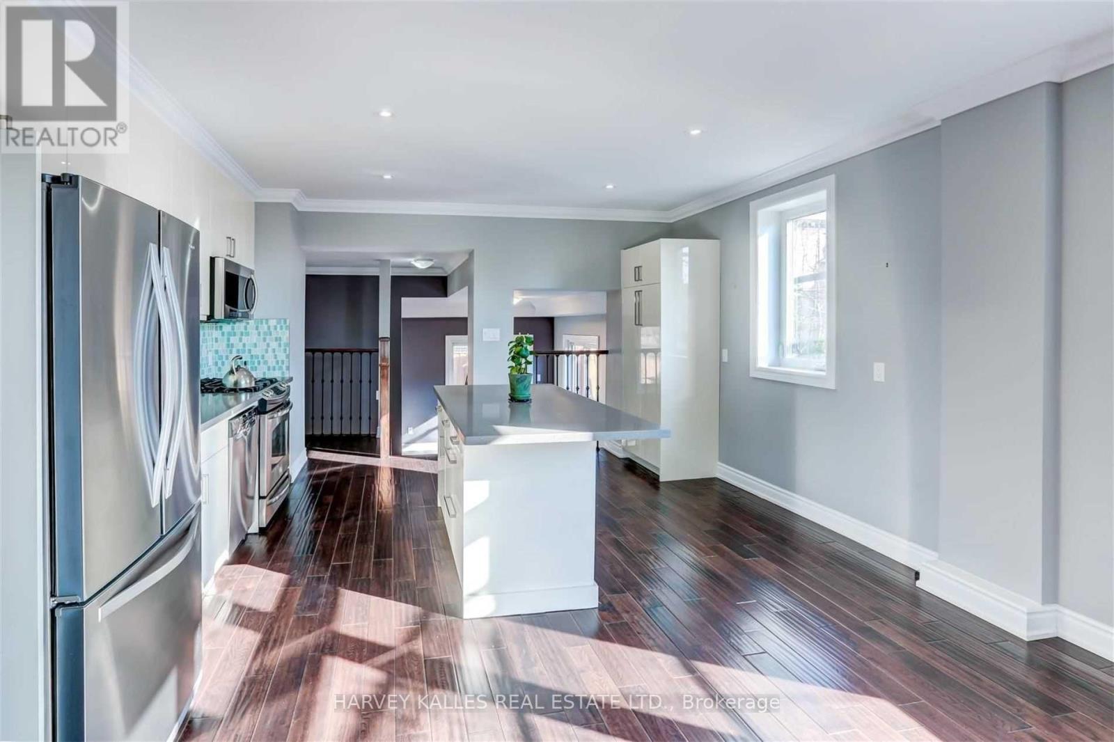 58 Sandford Avenue, Toronto (South Riverdale), Ontario  M4L 2E7 - Photo 8 - E12195956