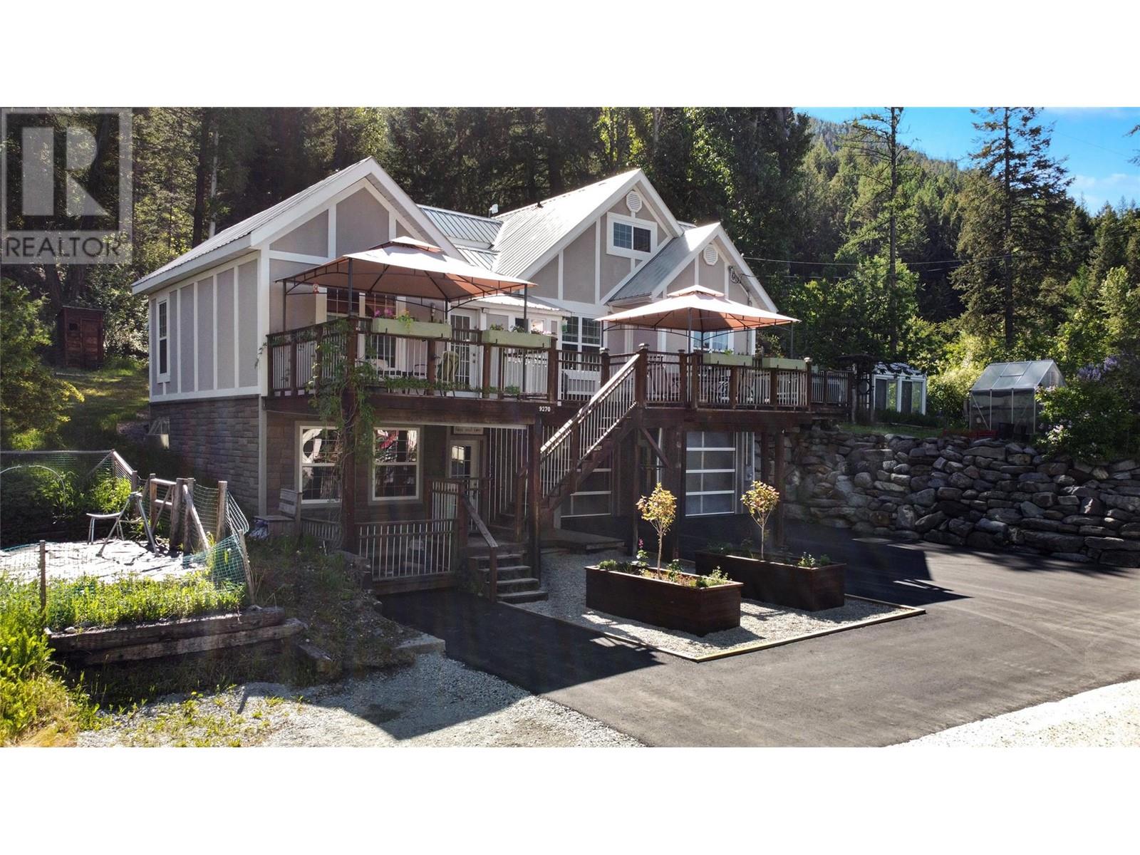 9270 Campbell Street, Moyie, British Columbia  V0B 2A0 - Photo 3 - 10345011