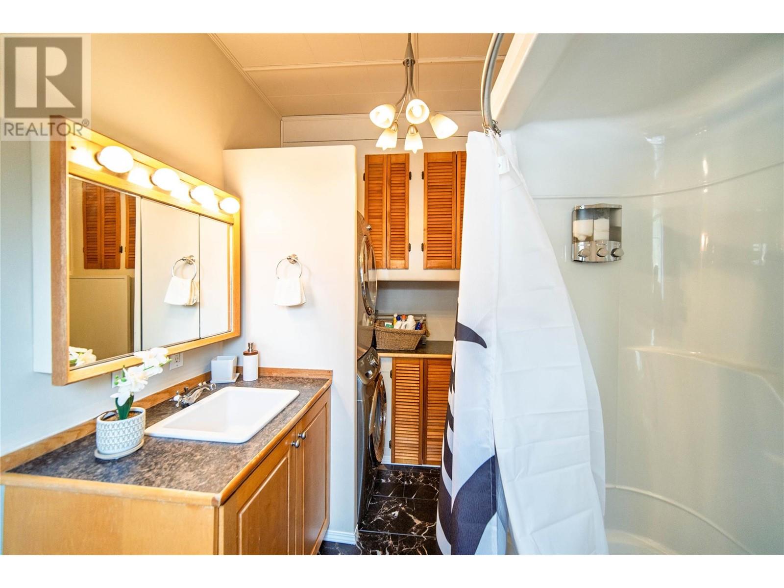 9270 Campbell Street, Moyie, British Columbia  V0B 2A0 - Photo 24 - 10345011
