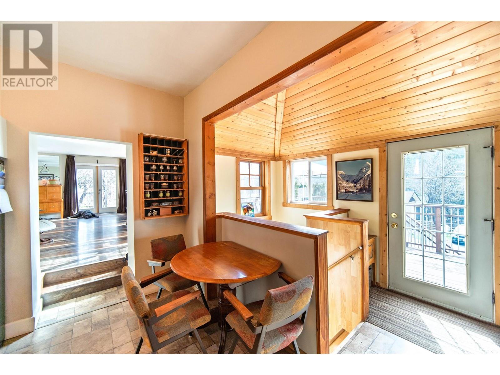 9270 Campbell Street, Moyie, British Columbia  V0B 2A0 - Photo 8 - 10345011