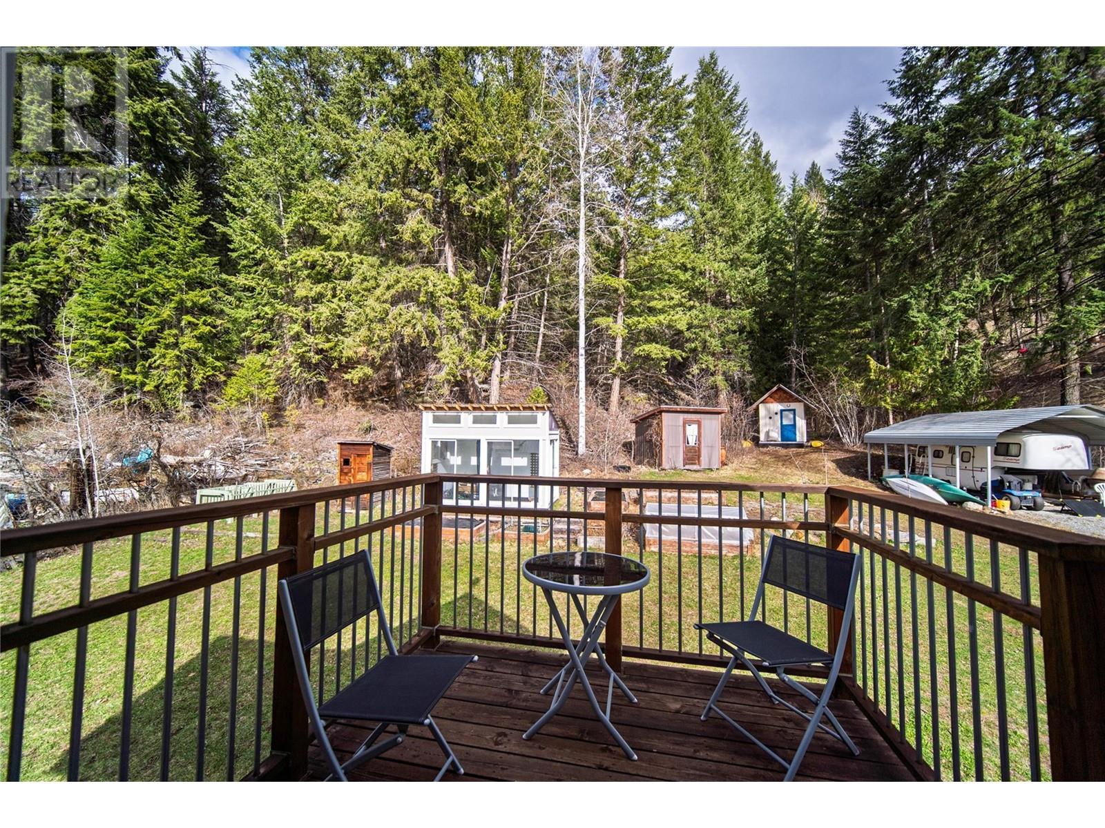 9270 Campbell Street, Moyie, British Columbia  V0B 2A0 - Photo 35 - 10345011