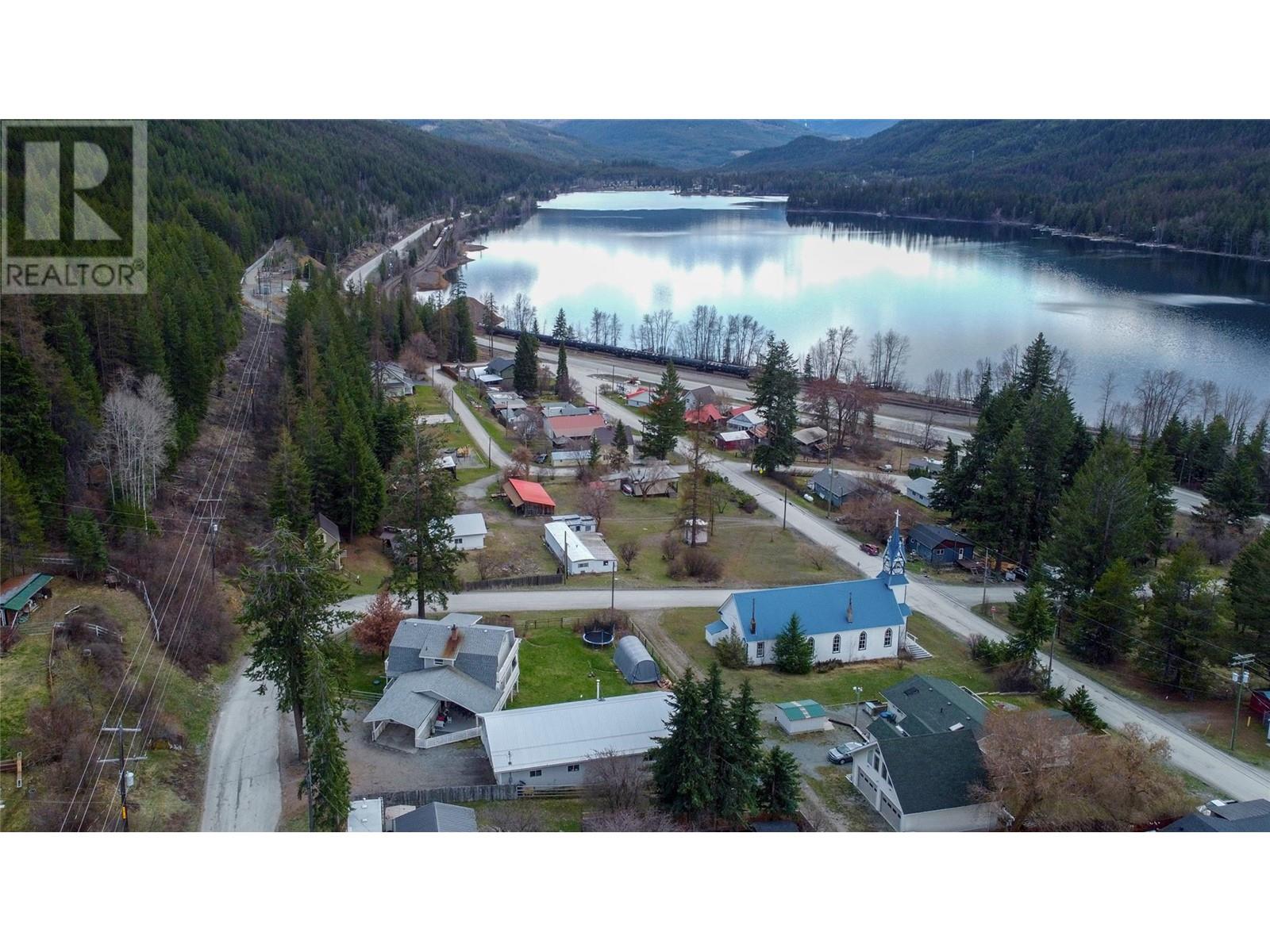 9270 Campbell Street, Moyie, British Columbia  V0B 2A0 - Photo 50 - 10345011