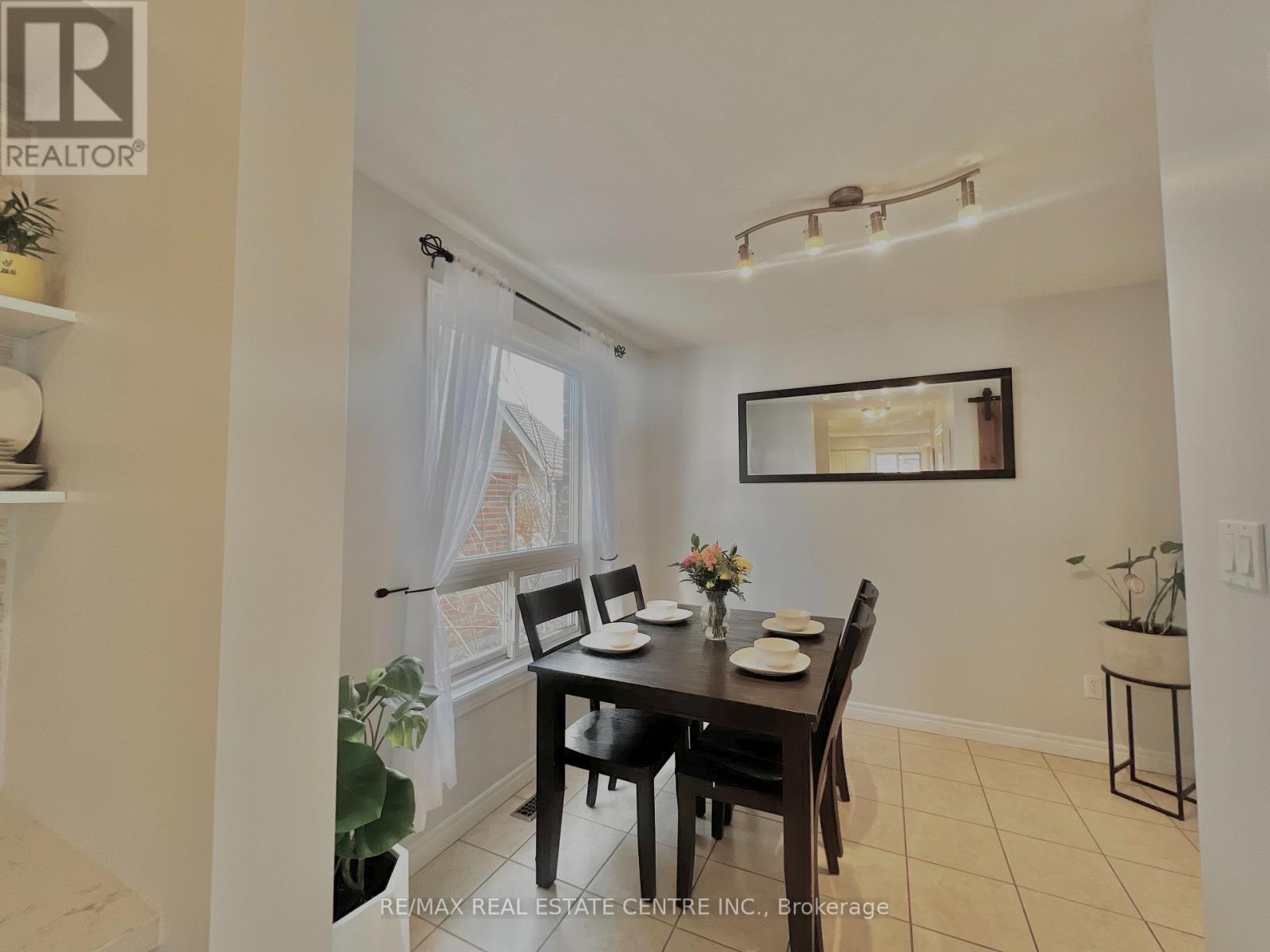 329 Rintoul Crescent, Shelburne, Ontario  L9V 3C5 - Photo 8 - X12195783