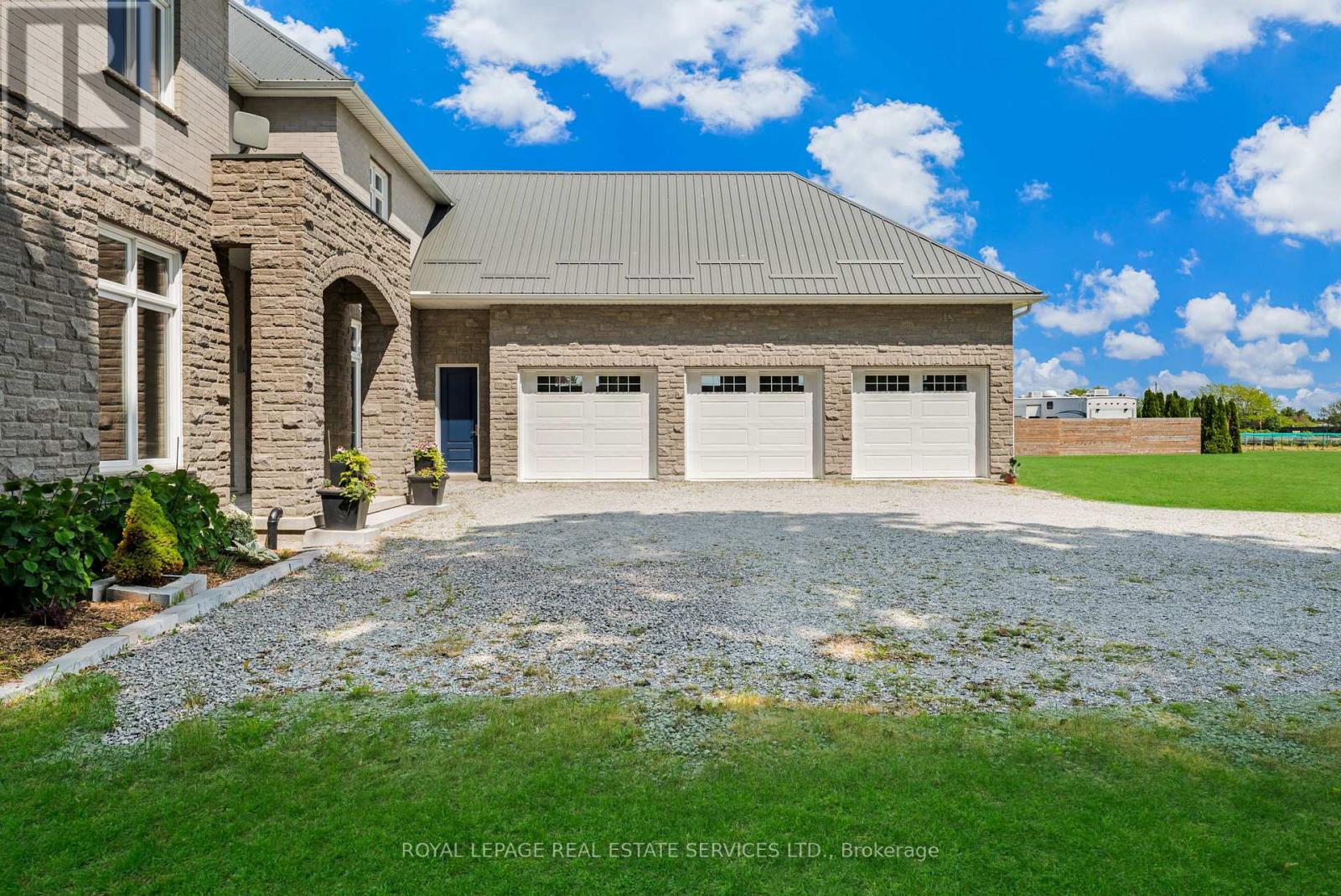 2581 North Service Road, Lincoln (Lincoln-Jordan/vineland), Ontario  L0R 1S0 - Photo 10 - X12195832