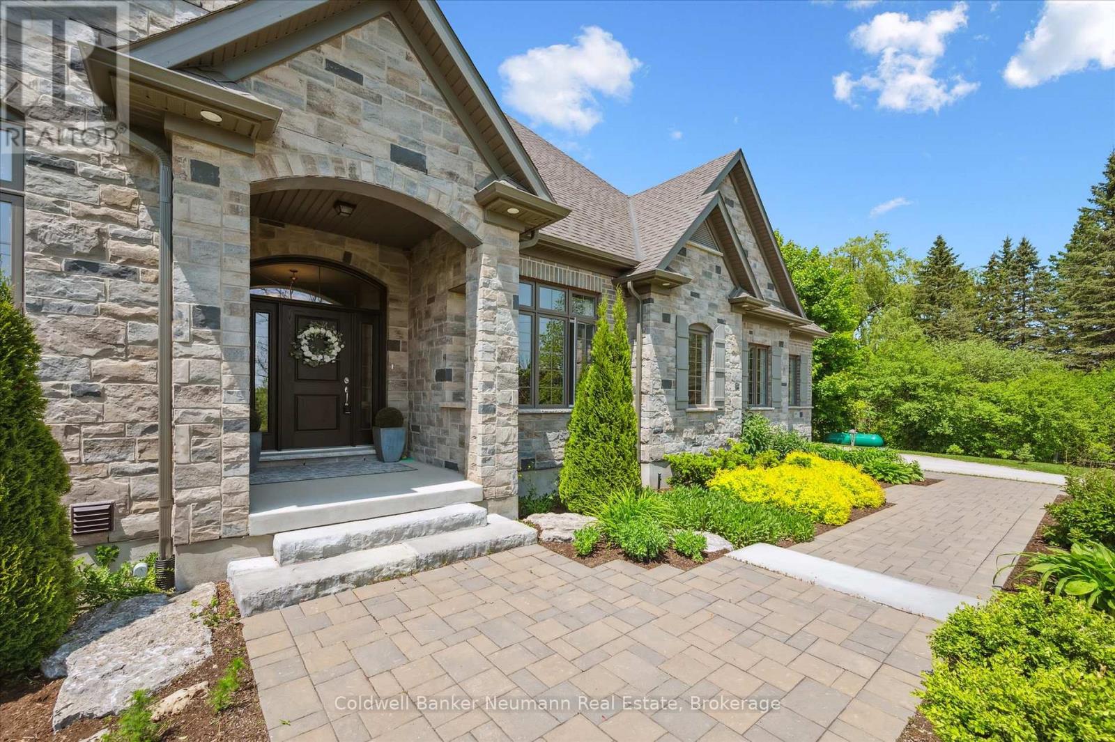 74 Gilmour Road, Puslinch, Ontario  N0B 2J0 - Photo 3 - X12068881