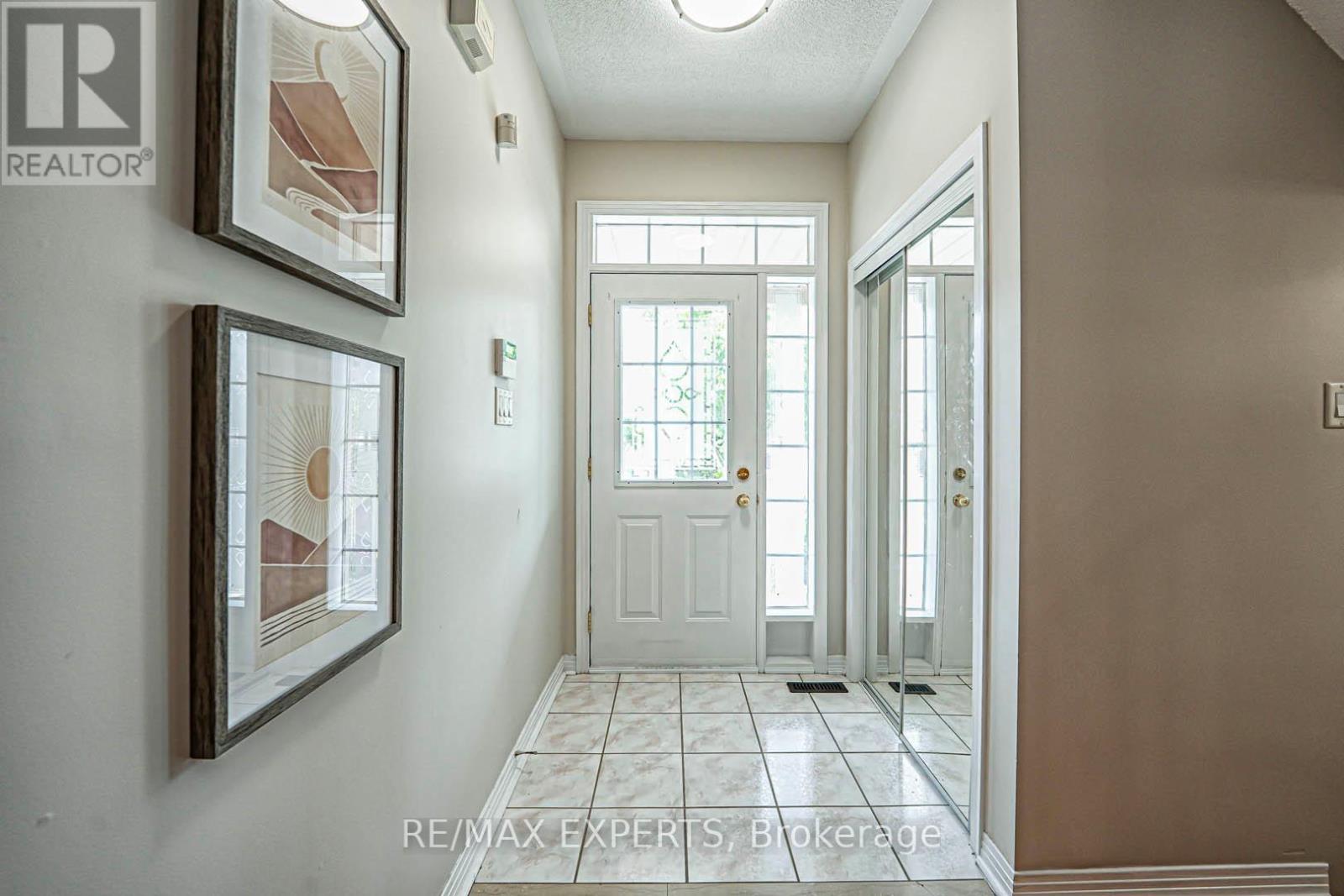 187 Hopecrest Road, Markham, Ontario  L6C 2V6 - Photo 5 - N12195900