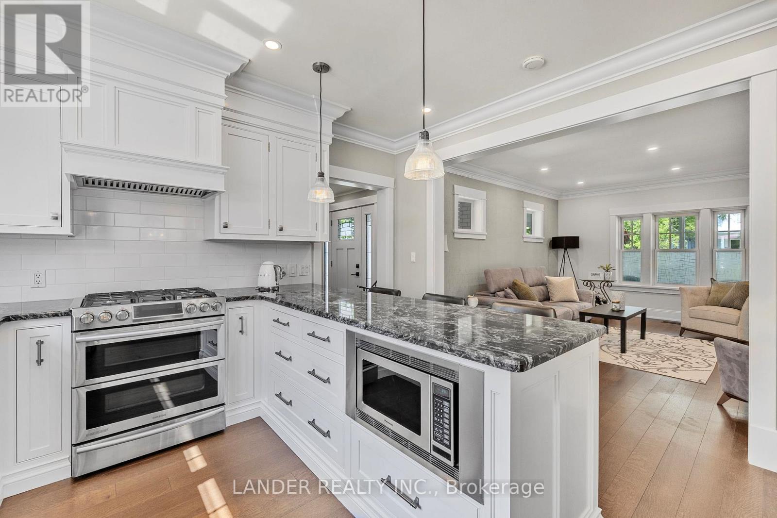 36 King Street, East Gwillimbury, Ontario  L0G 1M0 - Photo 11 - N12195945