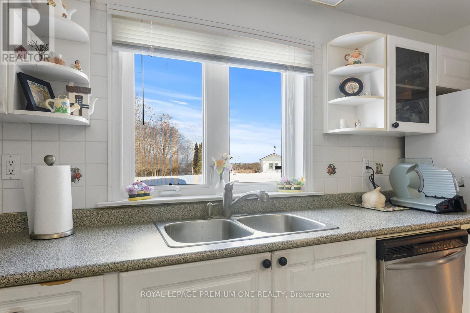 14 Carrick Avenue, Georgina, Ontario  L4P 3R4 - Photo 15 - N12195962