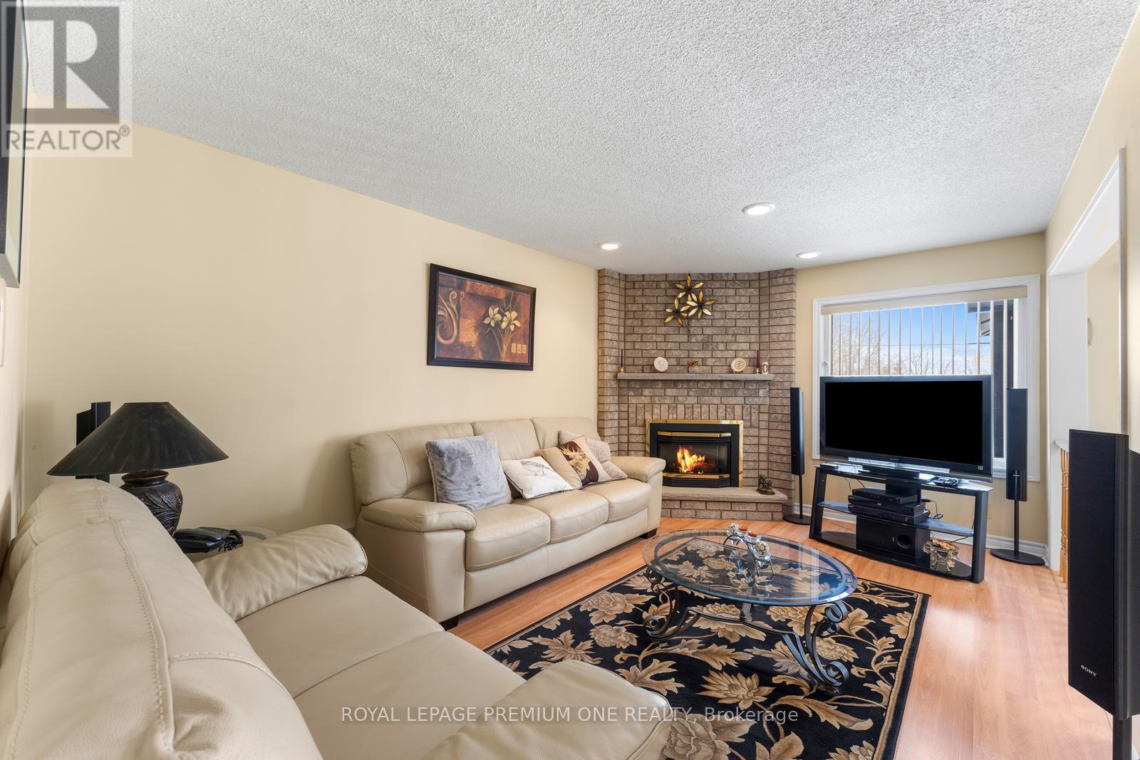 14 Carrick Avenue, Georgina, Ontario  L4P 3R4 - Photo 4 - N12195962