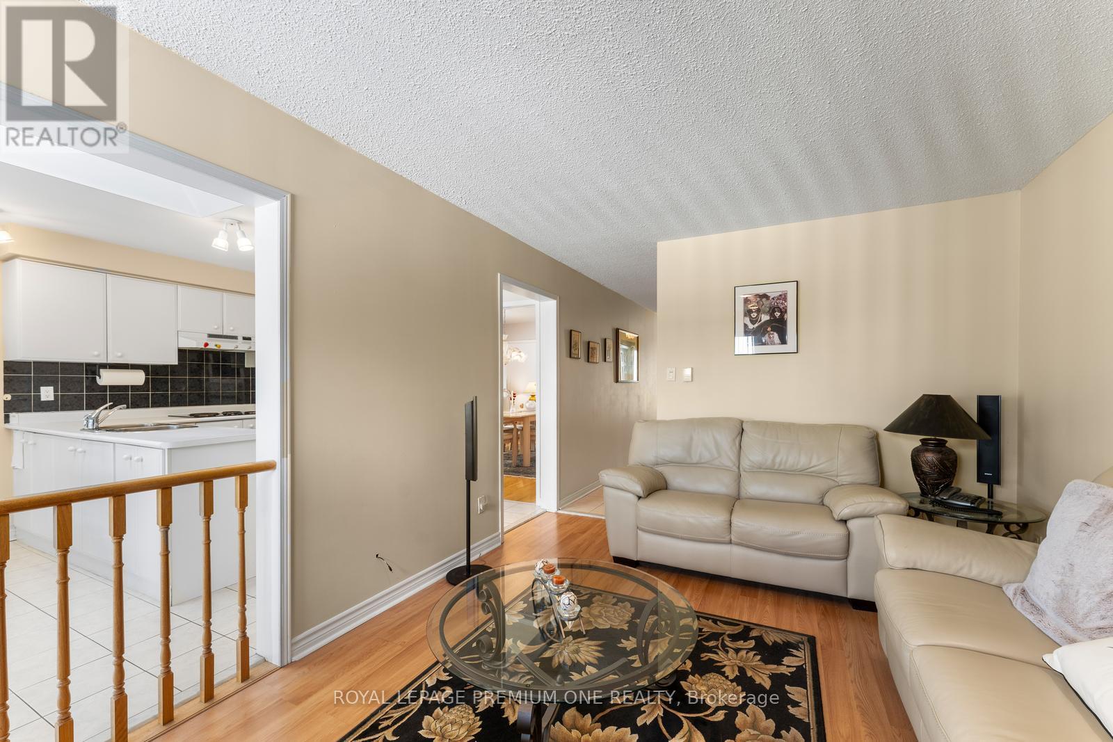 14 Carrick Avenue, Georgina, Ontario  L4P 3R4 - Photo 5 - N12195962