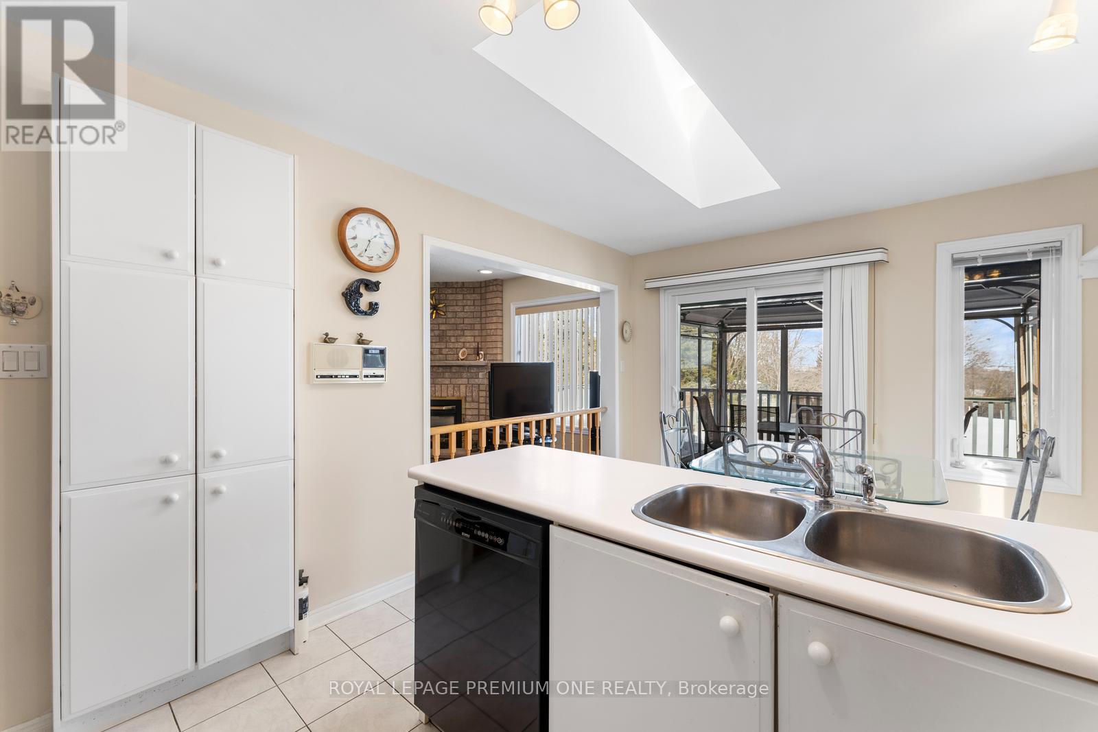 14 Carrick Avenue, Georgina, Ontario  L4P 3R4 - Photo 7 - N12195962