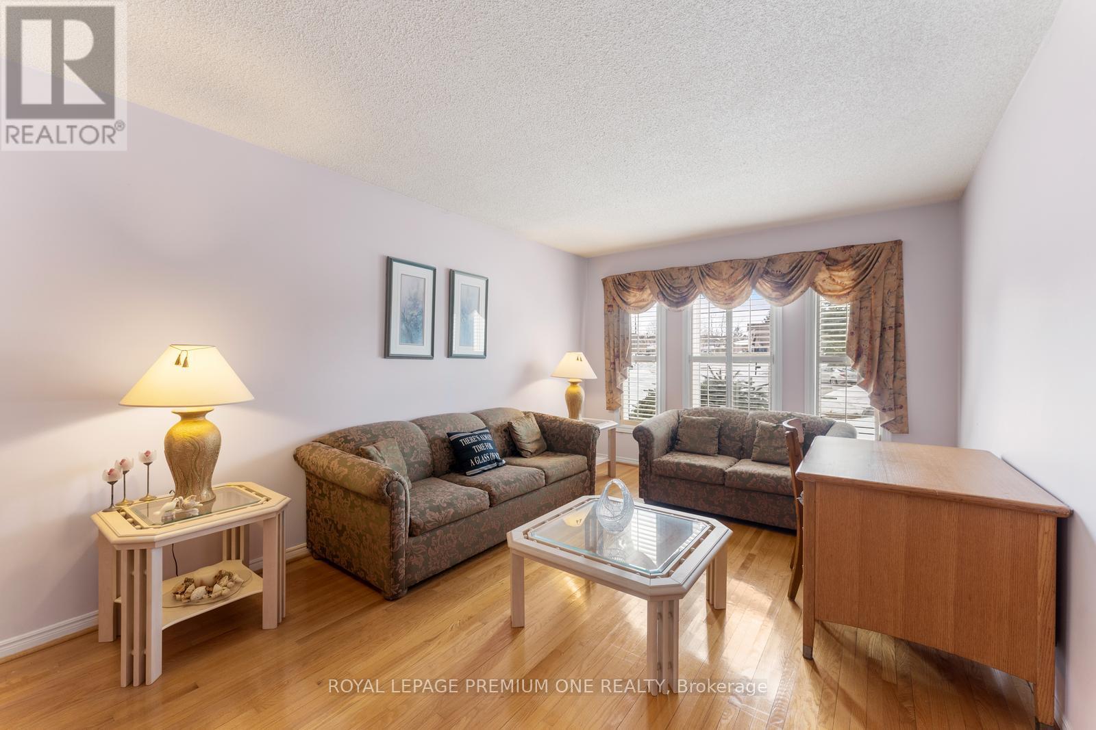 14 Carrick Avenue, Georgina, Ontario  L4P 3R4 - Photo 8 - N12195962