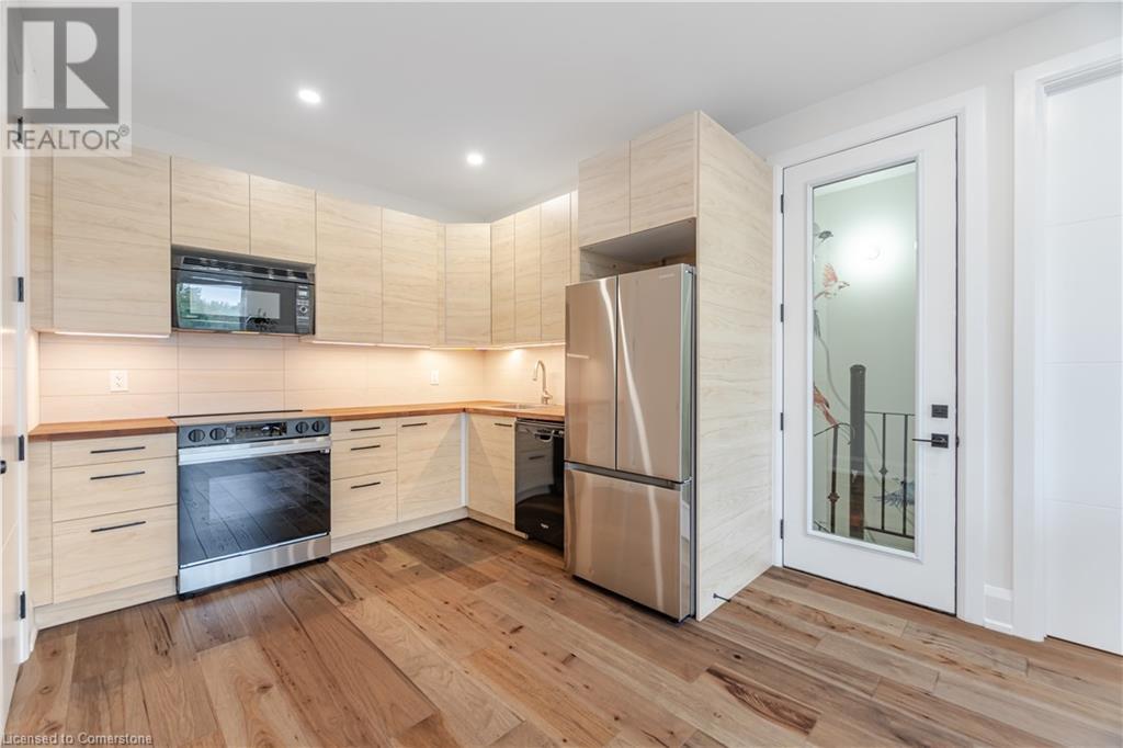 527 VYNER Crescent Unit# A, Oakville, Ontario