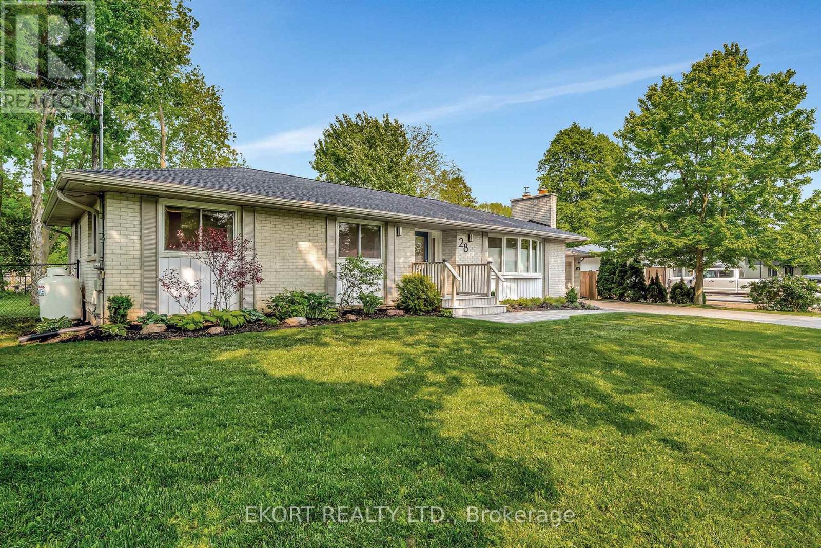 28 Fenwood Crescent, Prince Edward County (Ameliasburg Ward), Ontario  K8N 4Z7 - Photo 1 - X12196103