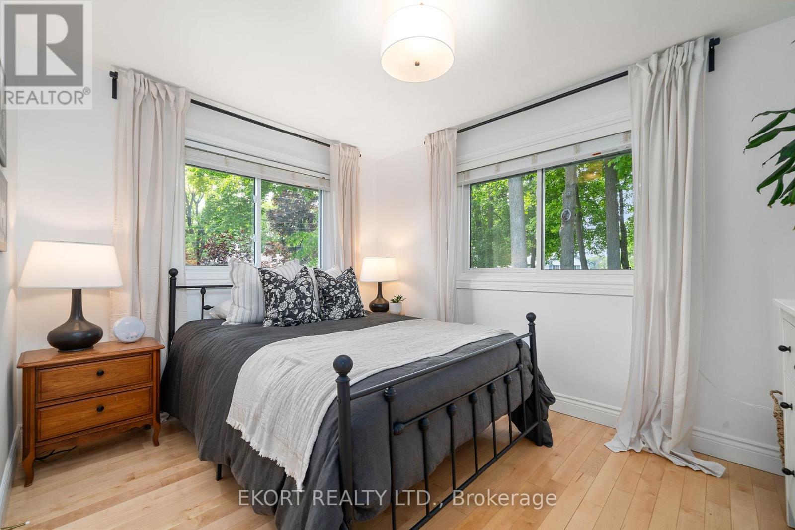 28 Fenwood Crescent, Prince Edward County, Ontario K8N 4Z7 - Photo 21 - X12196103