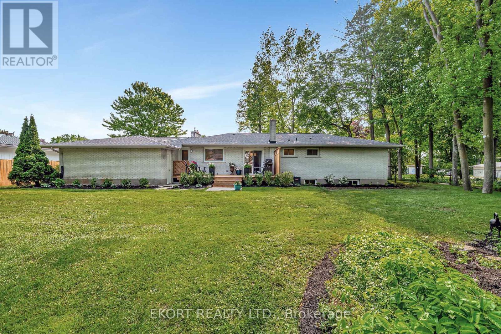 28 Fenwood Crescent, Prince Edward County, Ontario K8N 4Z7 - Photo 45 - X12196103
