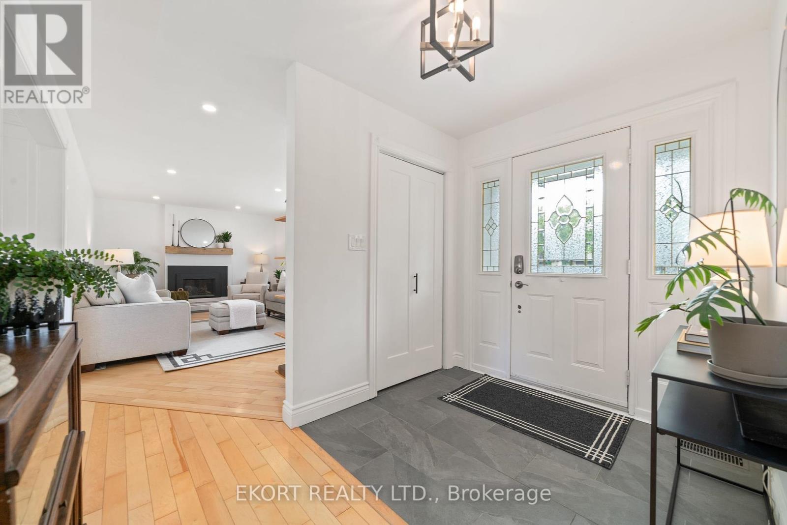 28 Fenwood Crescent, Prince Edward County, Ontario K8N 4Z7 - Photo 8 - X12196103