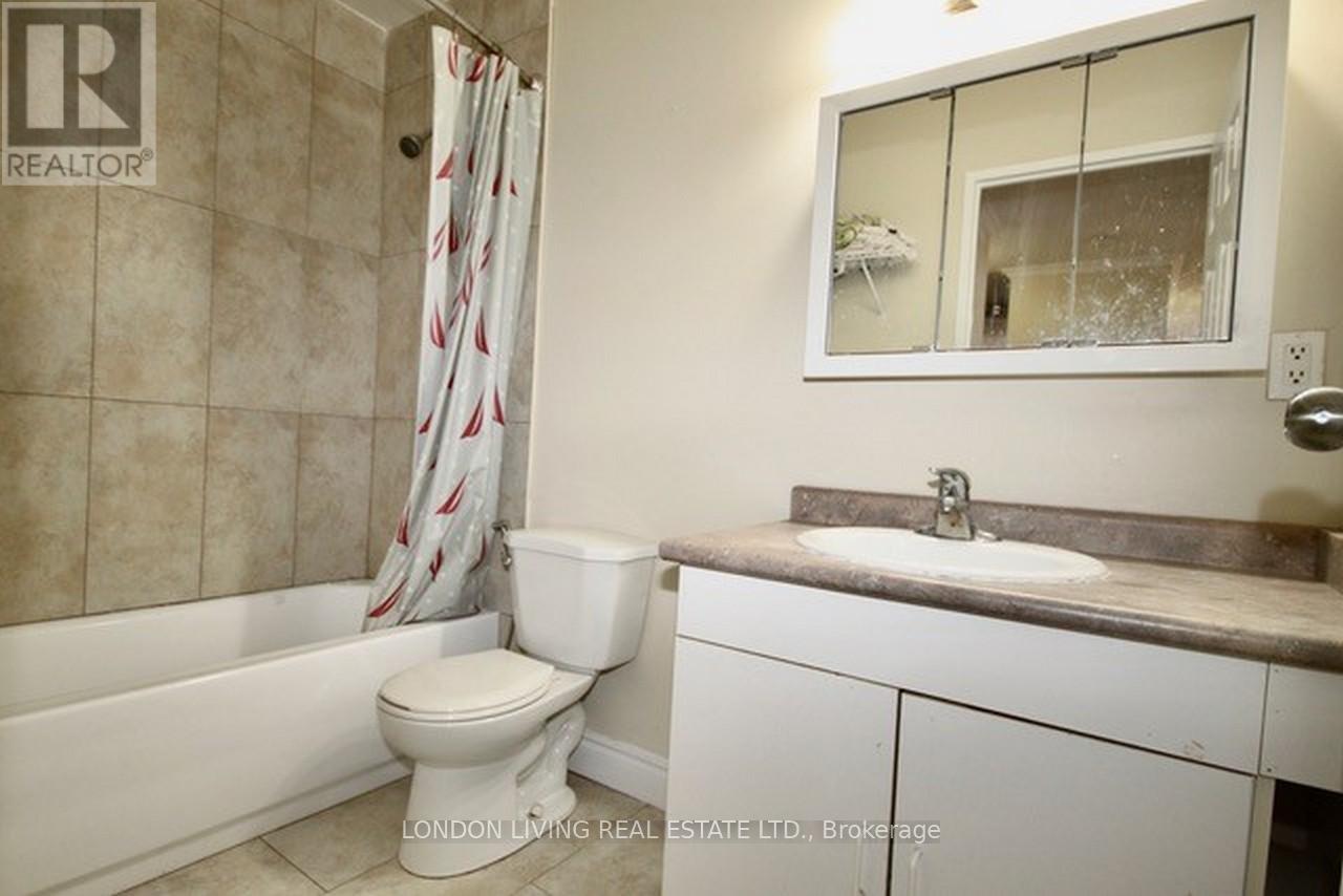 301 - 1584 Ernest Avenue, London South, Ontario  N6E 1X9 - Photo 14 - X12196084