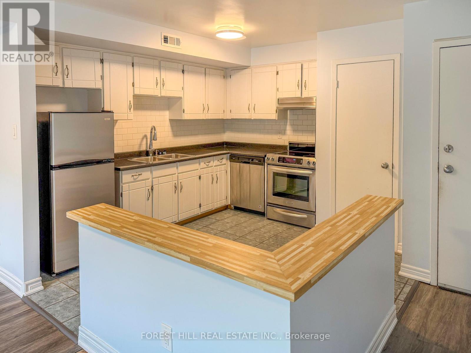 B - 4132 Dundas Street W, Toronto, Ontario  M8X 1X3 - Photo 2 - W12195878
