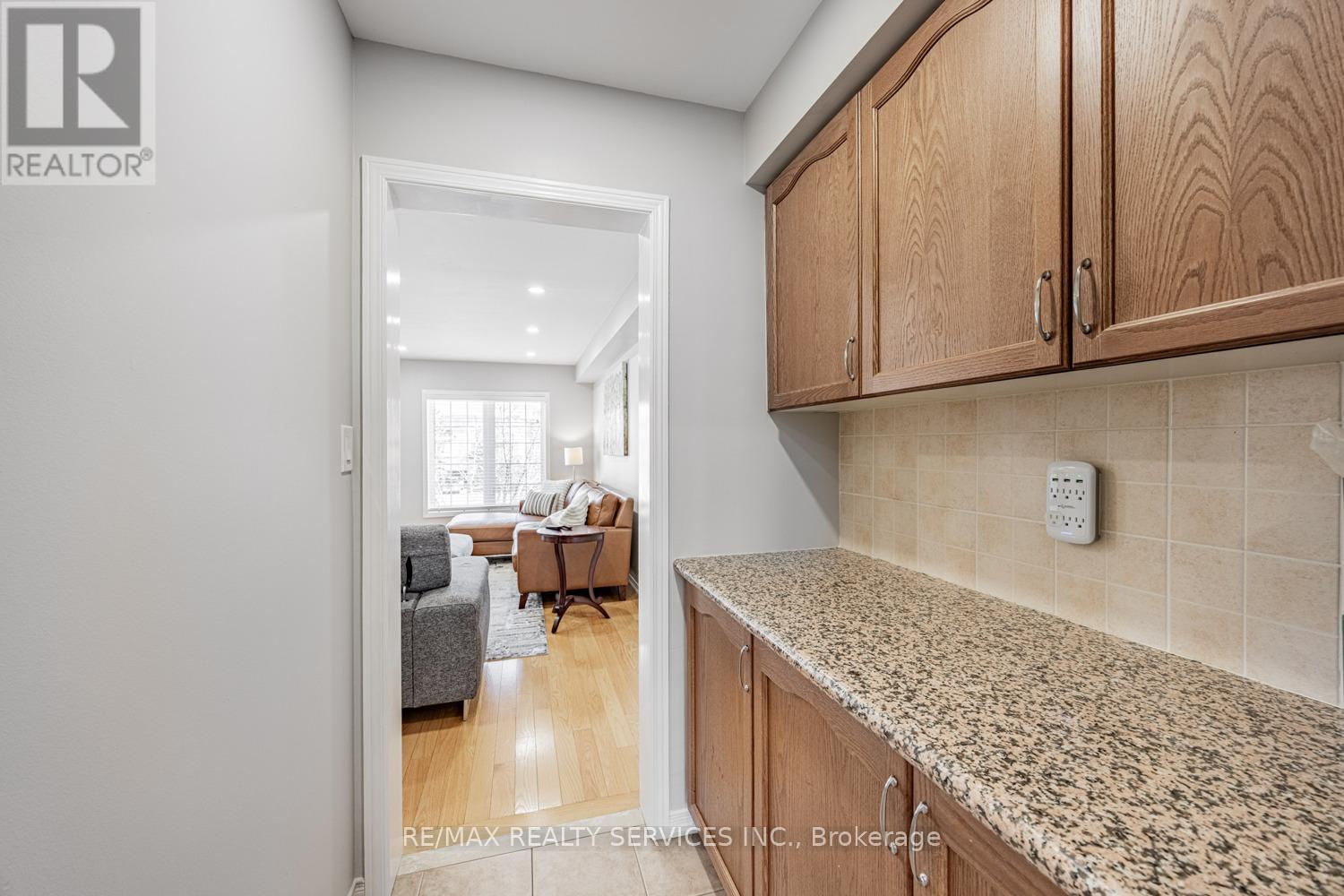 1078 Felicity Crescent, Mississauga, Ontario  L5M 0K8 - Photo 6 - W12195886