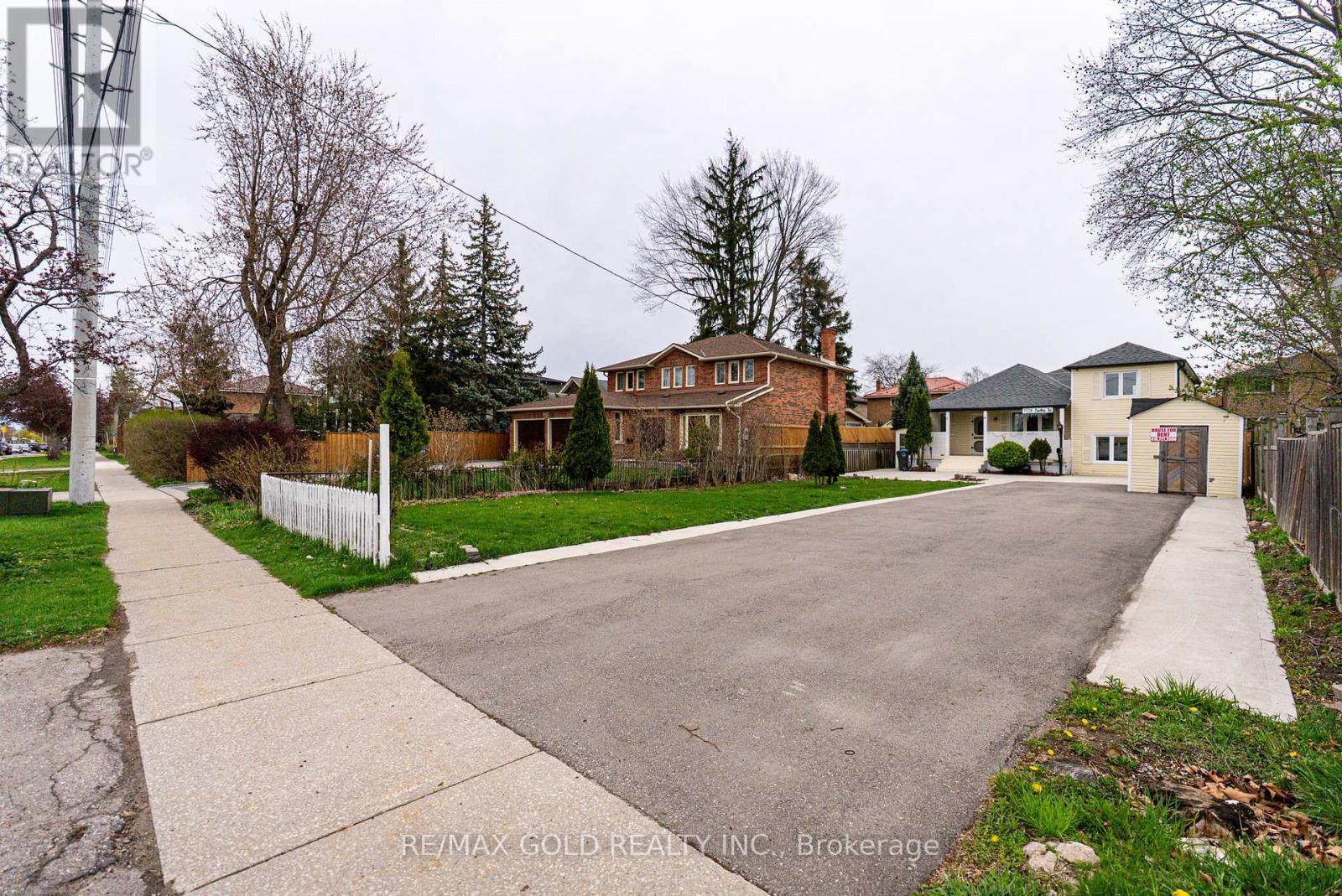 1328 Cawthra Road, Mississauga, Ontario  L5G 4K9 - Photo 5 - W12195909
