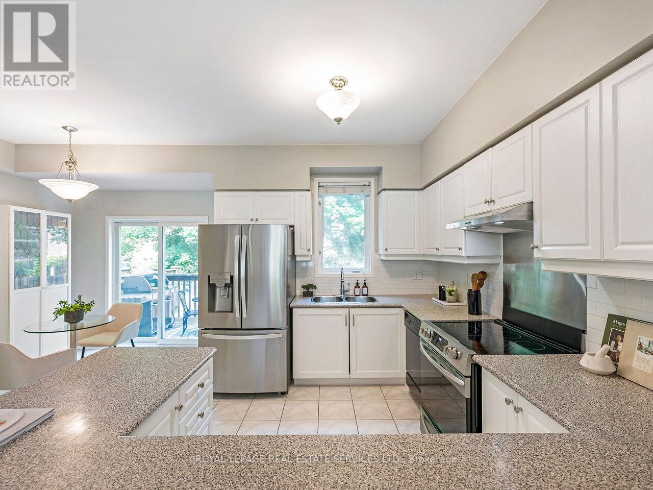 535 Oxford Street, Toronto, Ontario  M8Y 4H2 - Photo 11 - W12195921