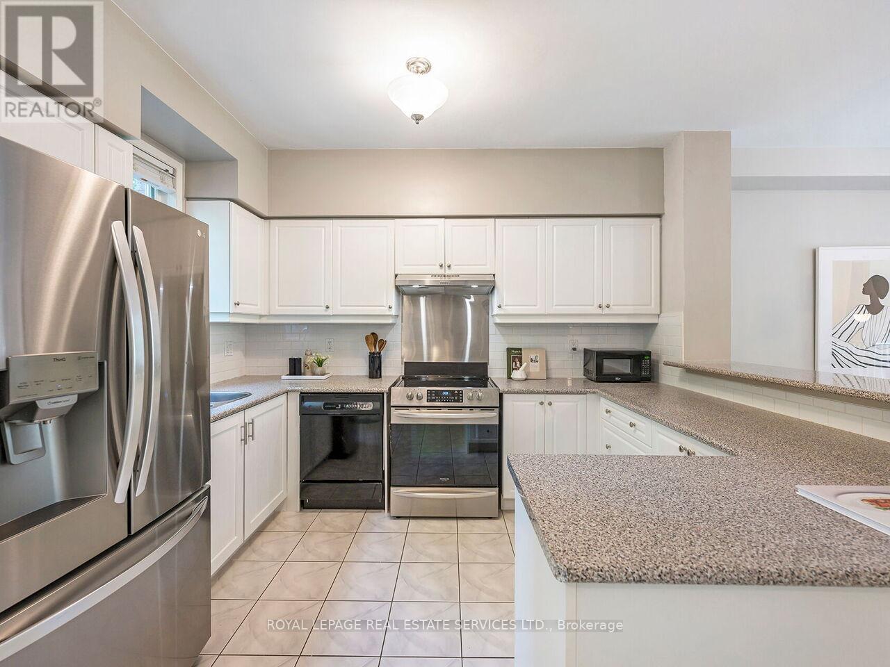 535 Oxford Street, Toronto, Ontario  M8Y 4H2 - Photo 12 - W12195921