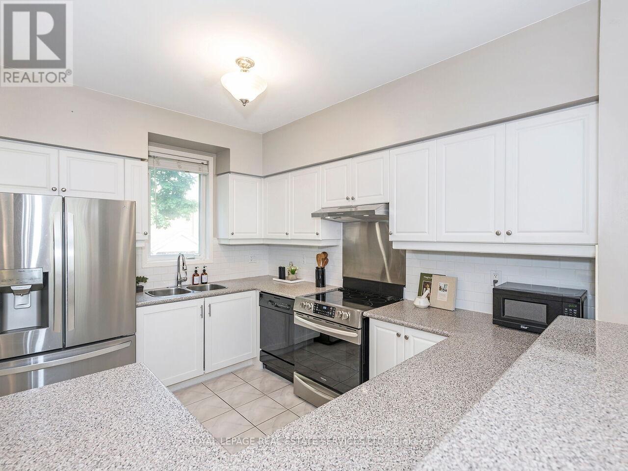 535 Oxford Street, Toronto, Ontario  M8Y 4H2 - Photo 13 - W12195921