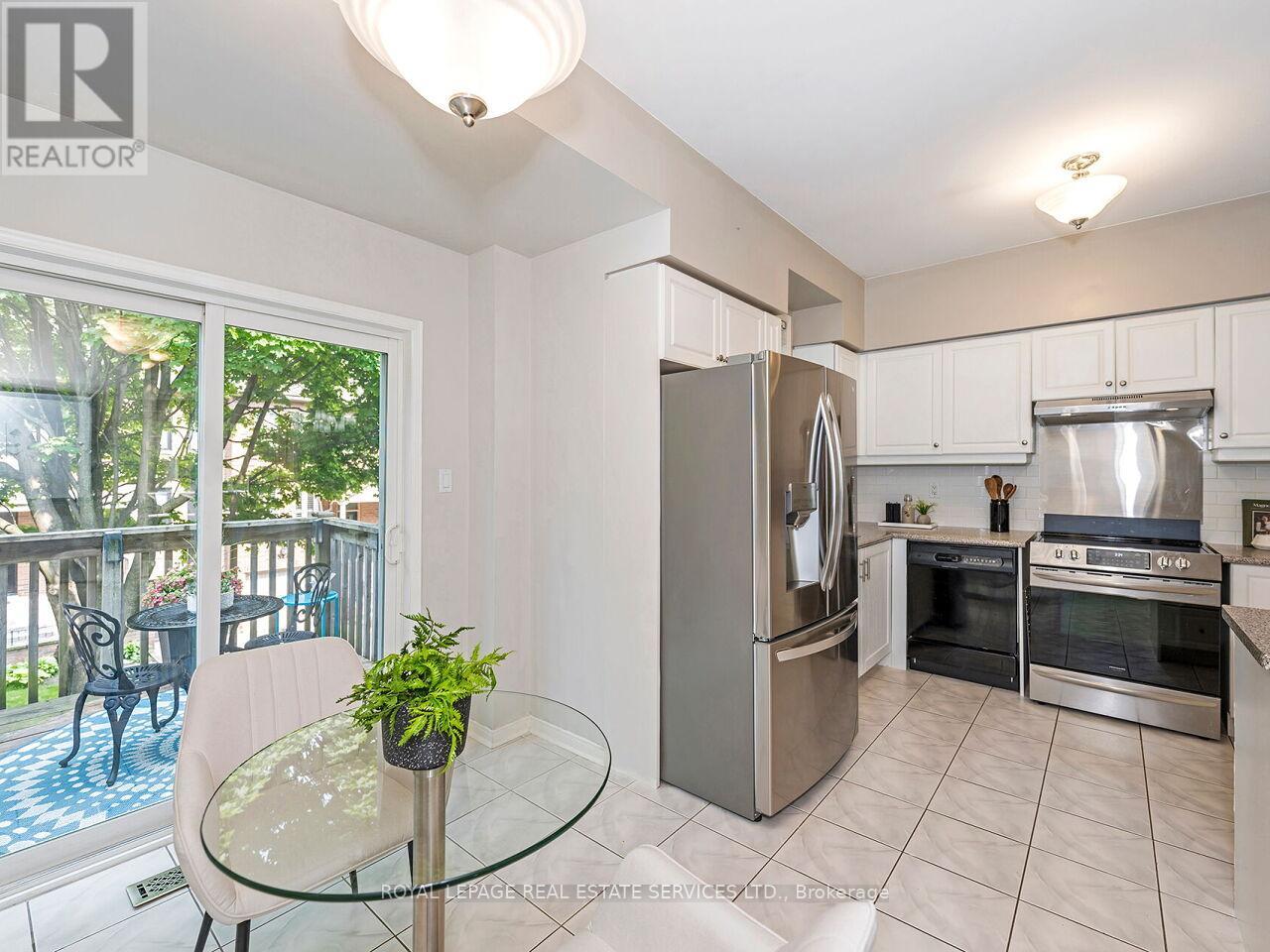 535 Oxford Street, Toronto, Ontario  M8Y 4H2 - Photo 16 - W12195921