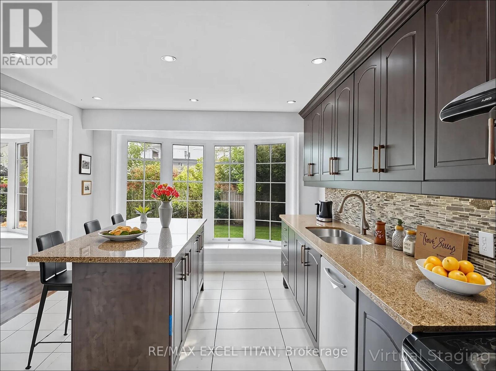 27 Macdougall Drive, Brampton, Ontario  L6S 3P4 - Photo 11 - W12195928