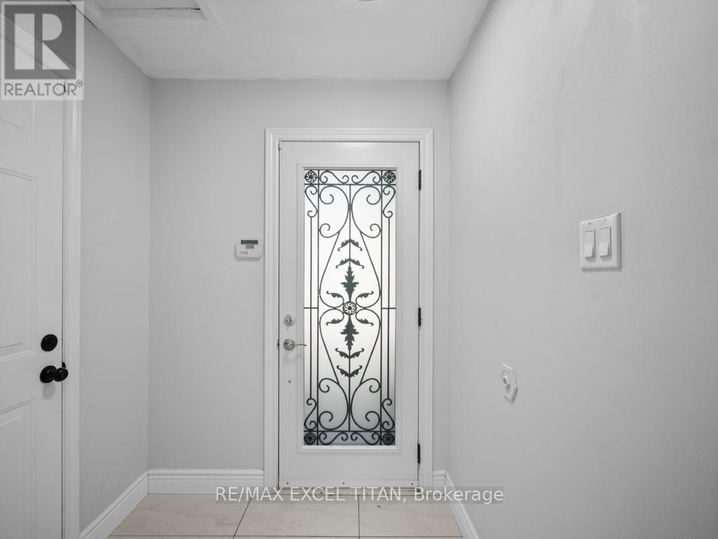 27 Macdougall Drive, Brampton, Ontario  L6S 3P4 - Photo 14 - W12195928
