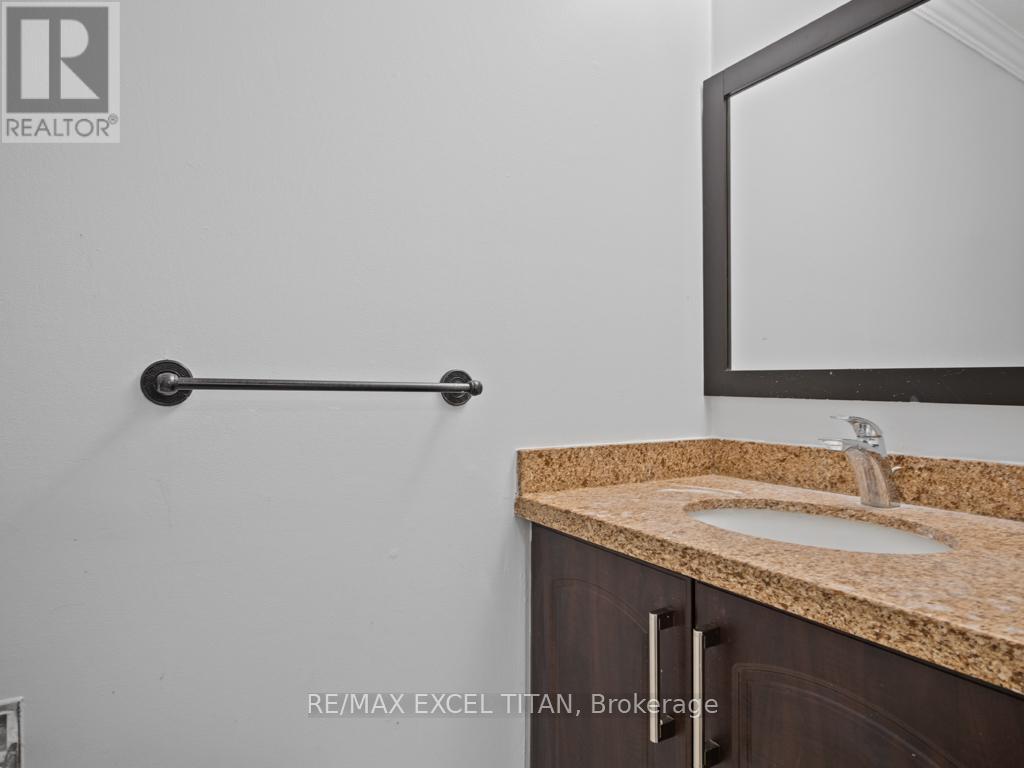 27 Macdougall Drive, Brampton, Ontario  L6S 3P4 - Photo 17 - W12195928