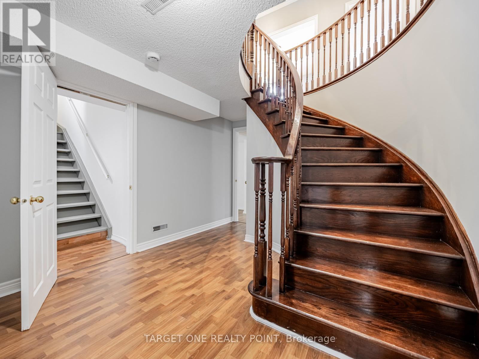 1471 Creekwood Trail, Oakville, Ontario  L6H 6E6 - Photo 39 - W12195935