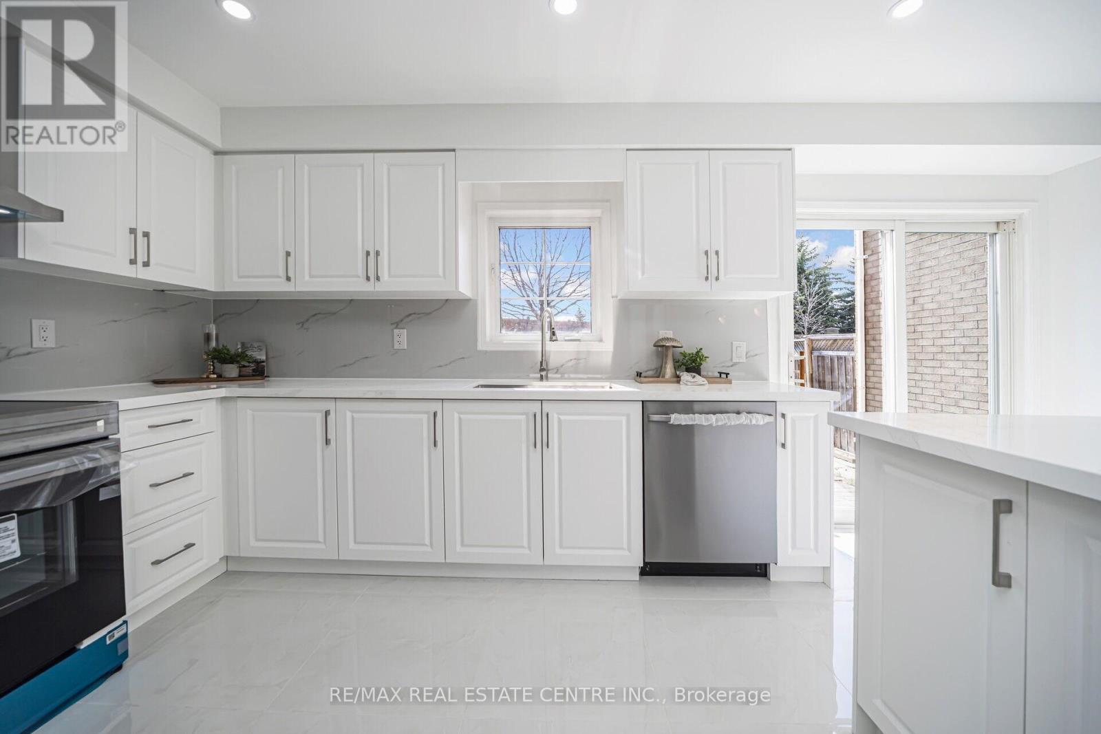 126 Sandyshores Drive, Brampton, Ontario  L6R 2M3 - Photo 17 - W12195975