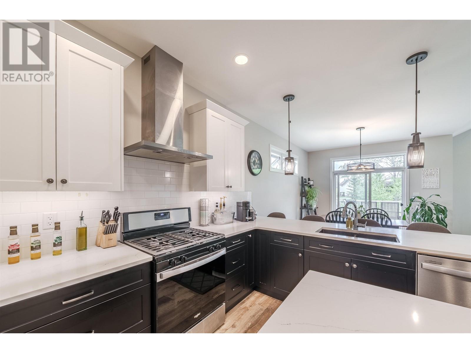 910 Spruce Place, 100 Mile House, British Columbia  V0K 2E0 - Photo 14 - R3011278