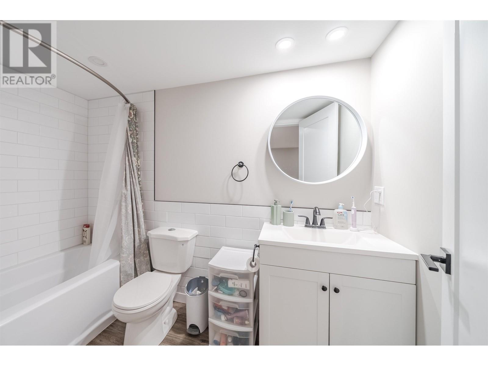 910 Spruce Place, 100 Mile House, British Columbia  V0K 2E0 - Photo 39 - R3011278
