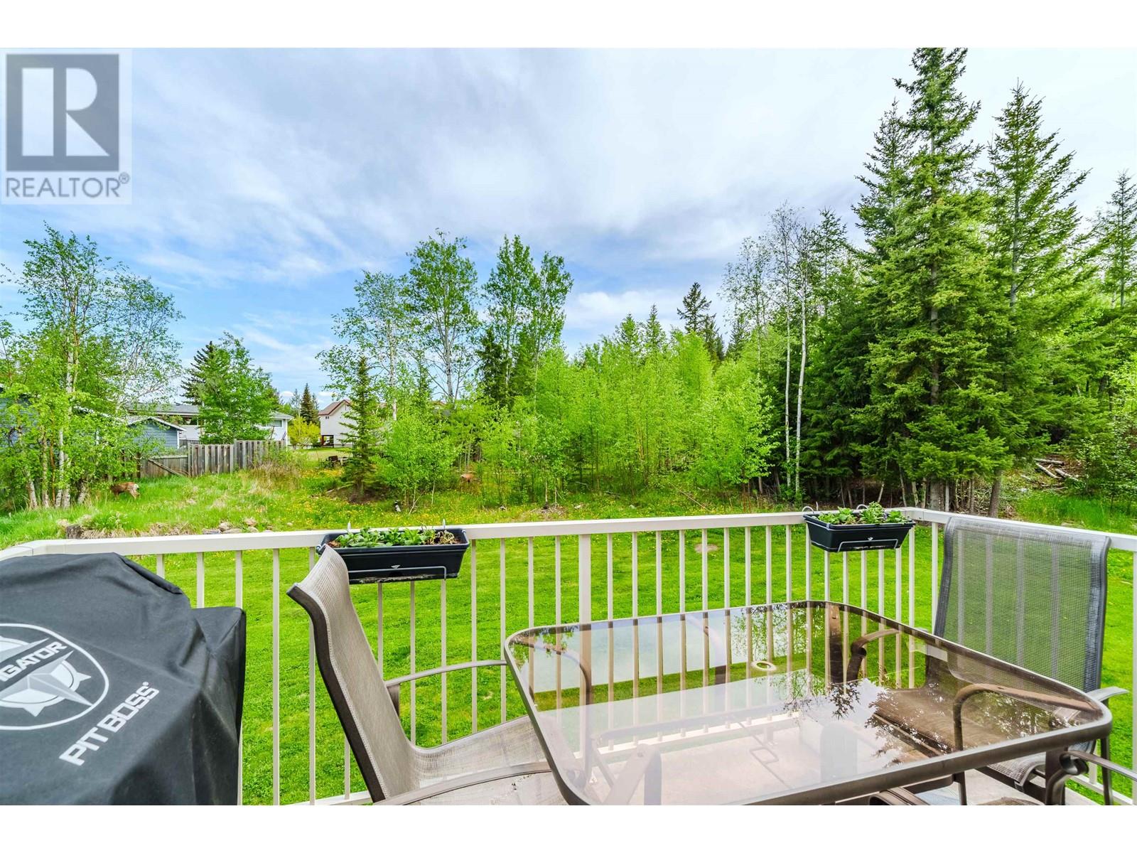 910 Spruce Place, 100 Mile House, British Columbia  V0K 2E0 - Photo 6 - R3011278