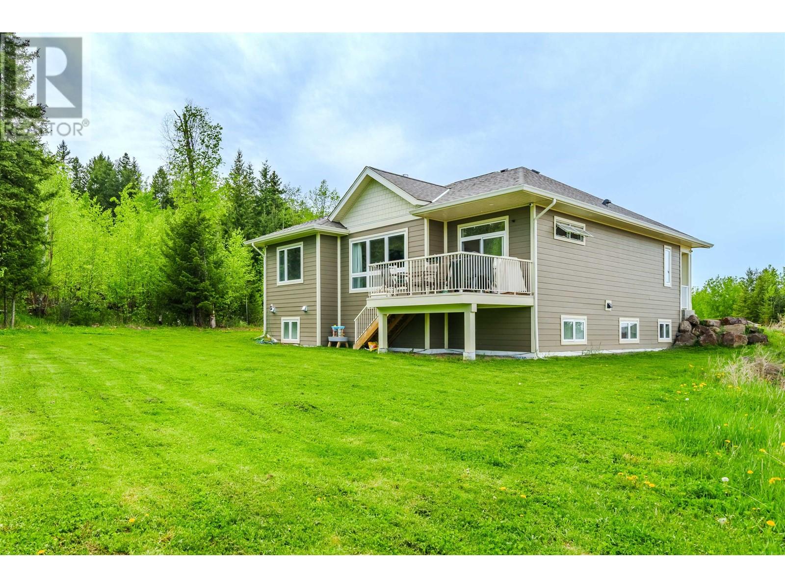Property at 910 SPRUCE PLACE image 4