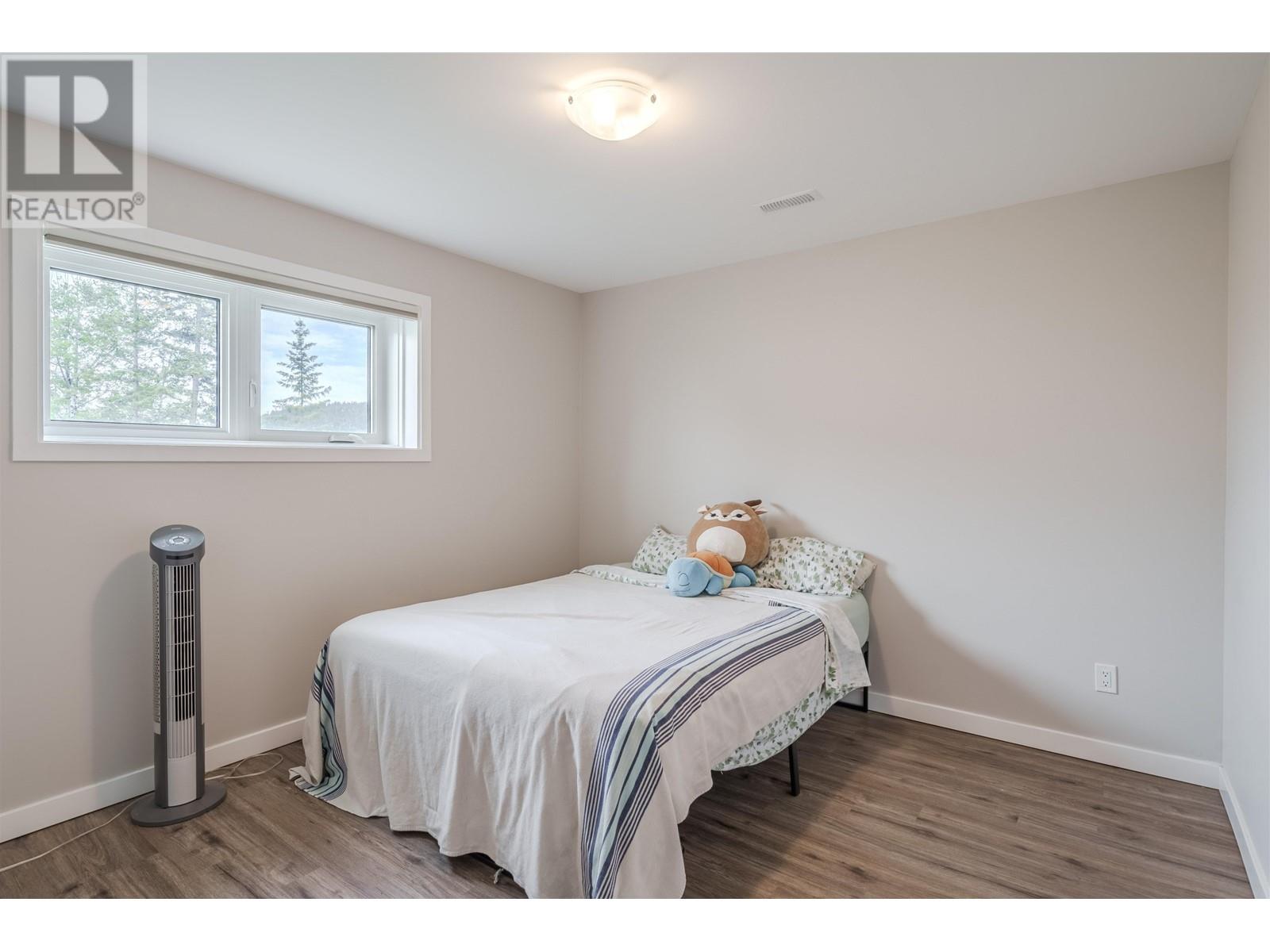 910 Spruce Place, 100 Mile House, British Columbia  V0K 2E0 - Photo 37 - R3011278