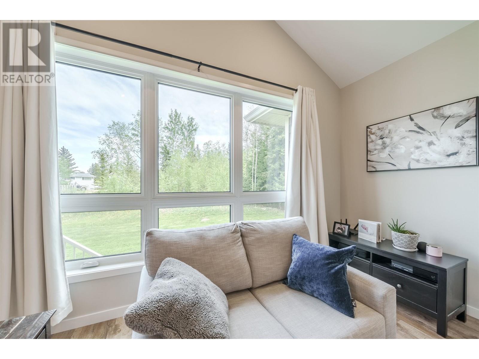 910 Spruce Place, 100 Mile House, British Columbia  V0K 2E0 - Photo 24 - R3011278