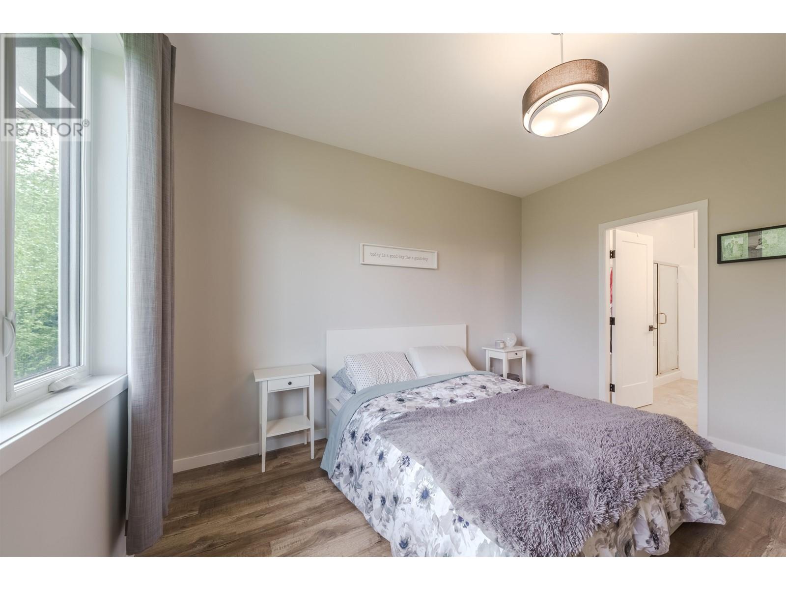 910 Spruce Place, 100 Mile House, British Columbia  V0K 2E0 - Photo 28 - R3011278