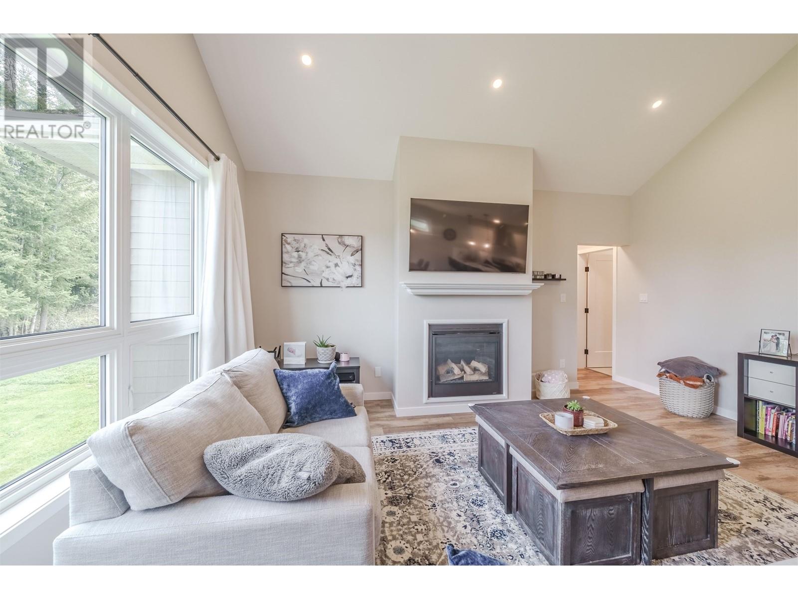 910 Spruce Place, 100 Mile House, British Columbia  V0K 2E0 - Photo 22 - R3011278