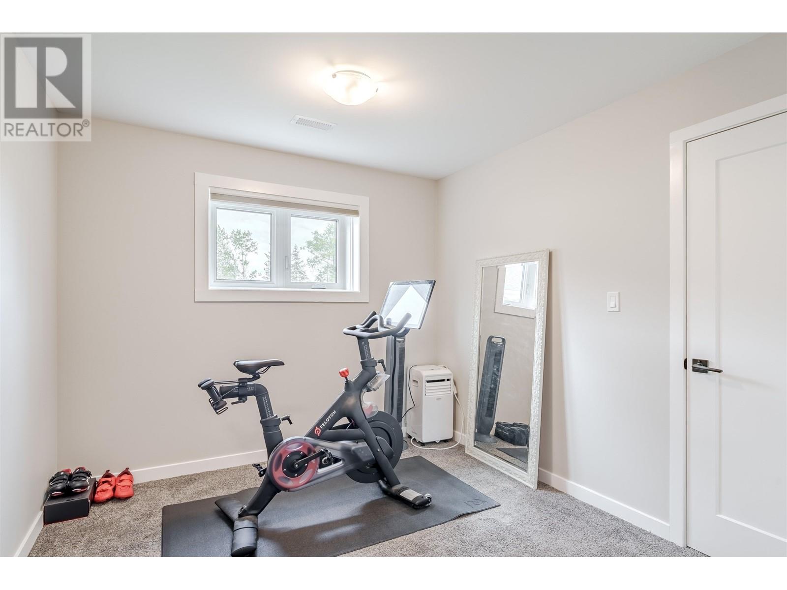 910 Spruce Place, 100 Mile House, British Columbia  V0K 2E0 - Photo 31 - R3011278